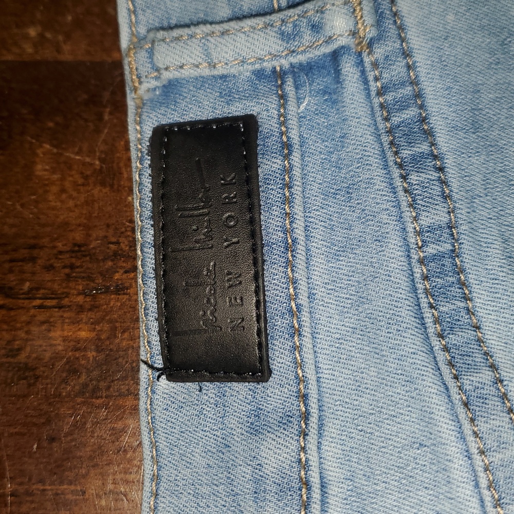 Nicole Miller High Rise Lt. Blue, Size 8, 5 Pocket Style, Button Fly Jeans. - Picture 6 of 10